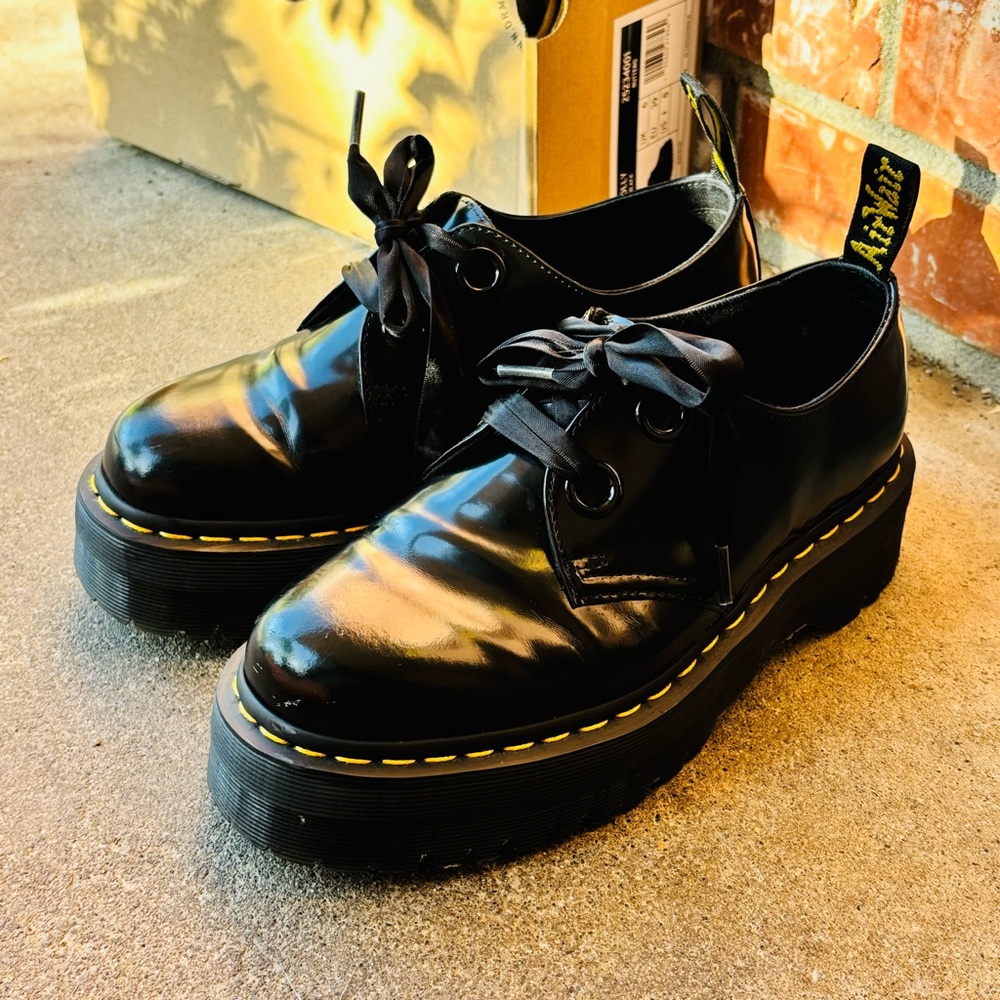 Dr. Martens Holly Platform- UK 6 US 8